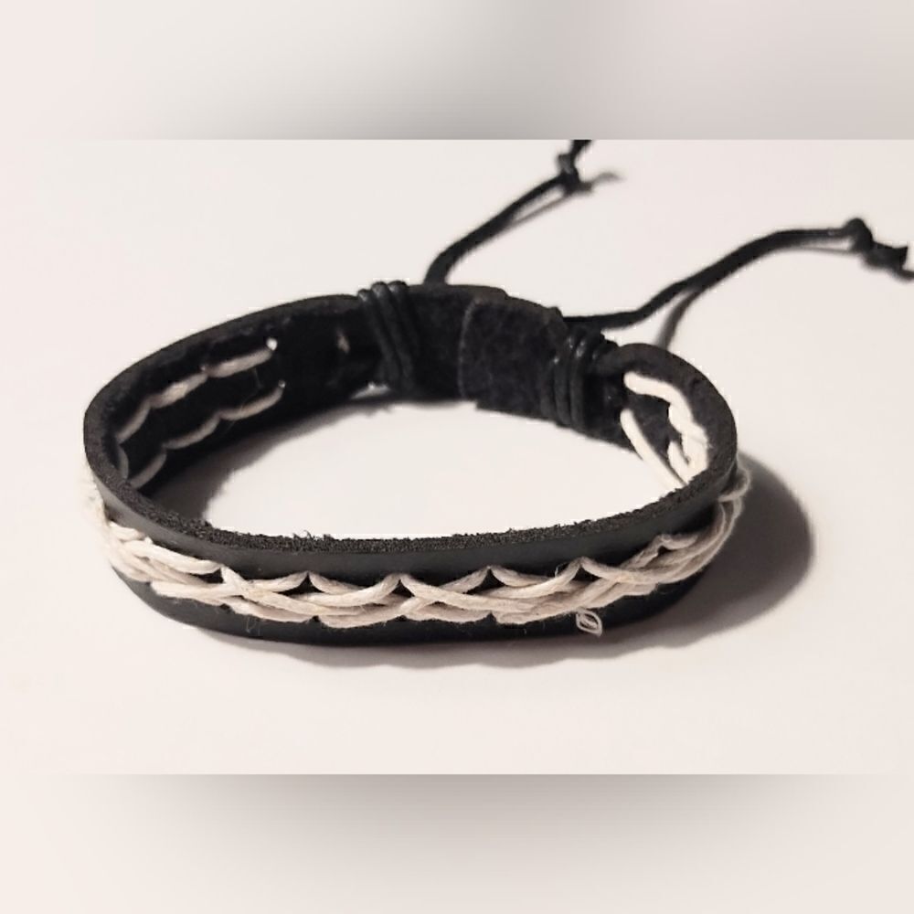 Leather bracelet men's braided black new d82‎